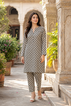 2PC ETHNC Lawn Suit – Imported(Unstitched)
